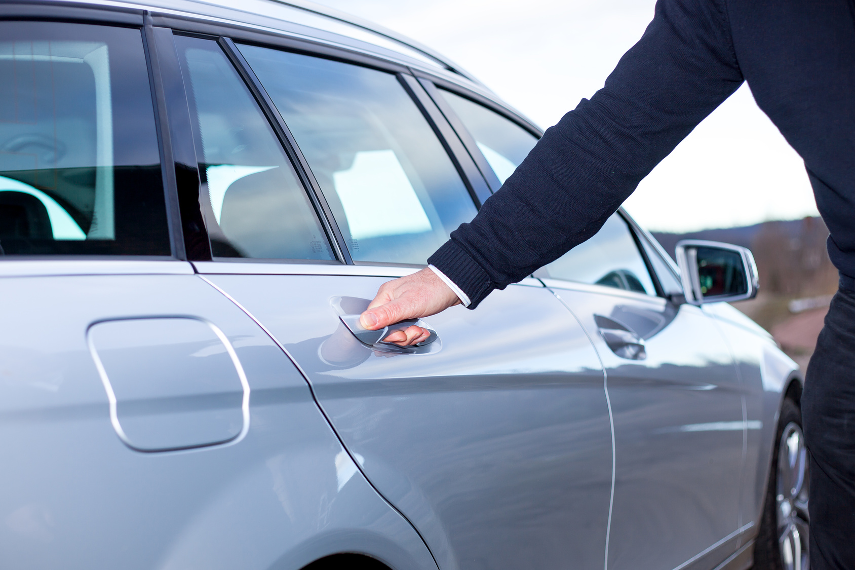 Fahrzeug & Chauffeur: Ausgebildete, vertrauenswürdige Chauffeure. Zertifizierte Fahrer für maximale Zuverlässigkeit. Pünktlich ans Ziel. Einfach und verlässlich treffen. Deutsche Verkehrssprache, englischsprachige Chauffeure. Sichere und komfortable Fahrzeuge. Versichert, gewartet, gepflegt und umweltfreundlich. 